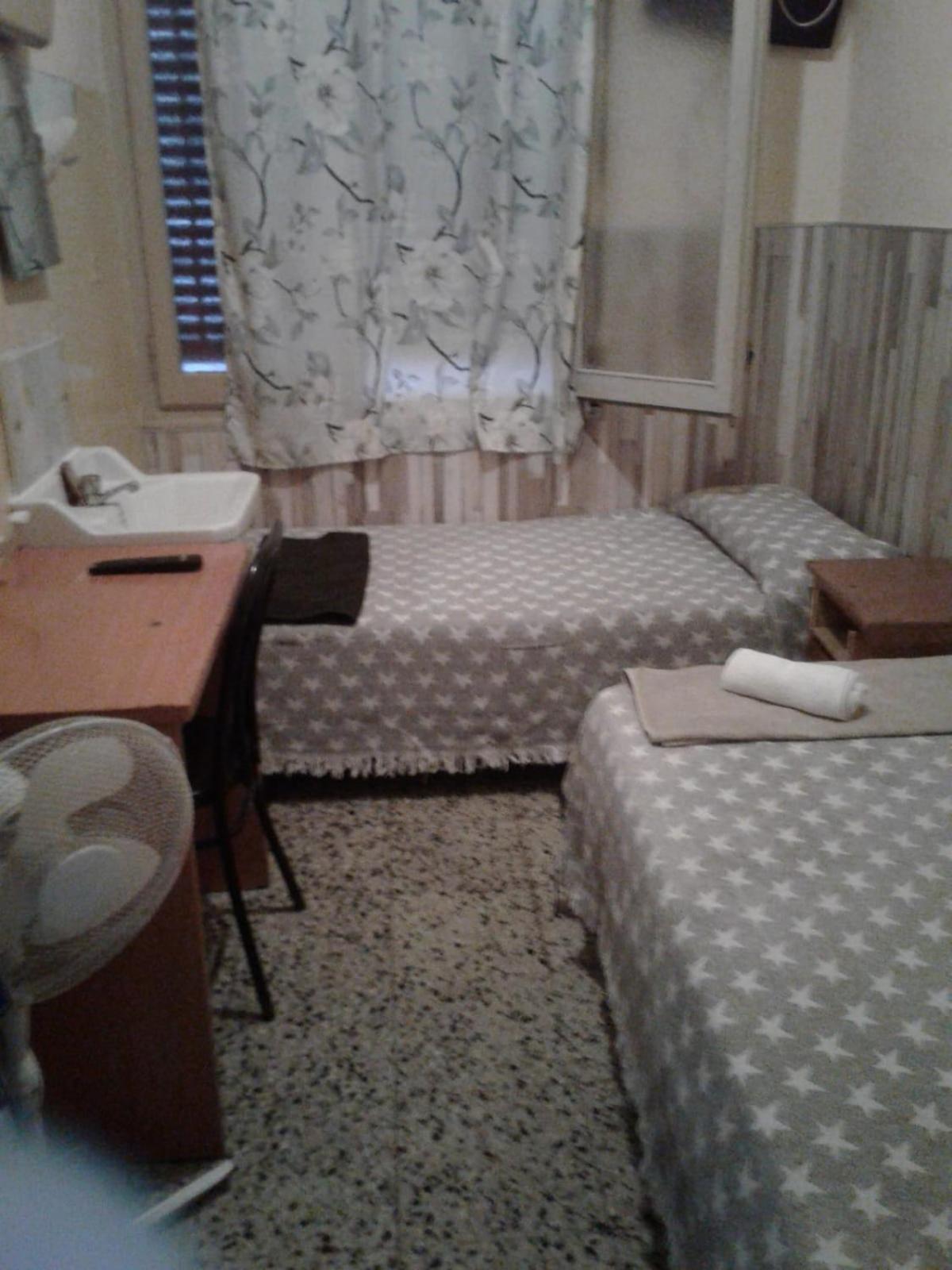 Pension Suiza Reus Exterior photo