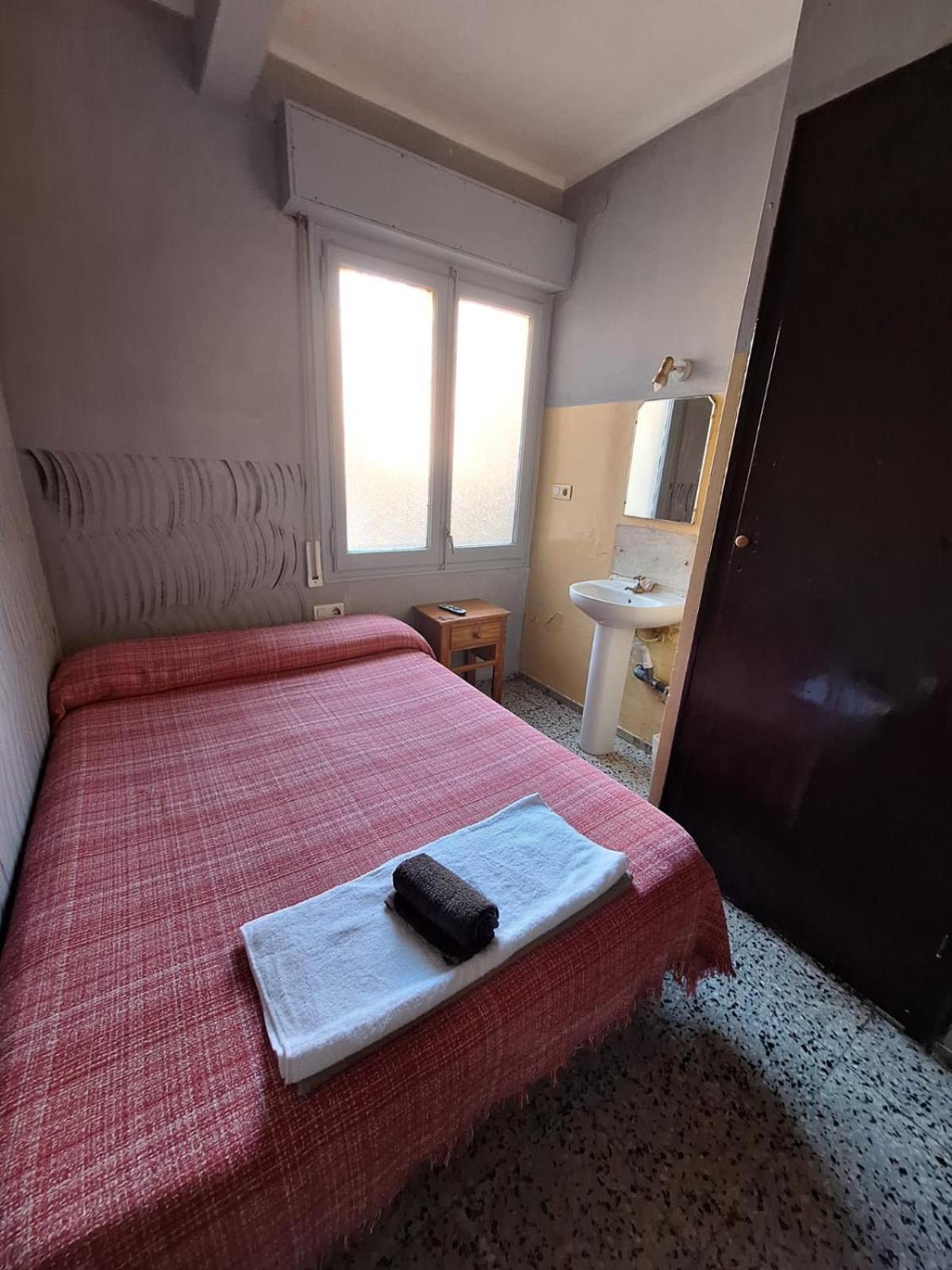 Pension Suiza Reus Exterior photo